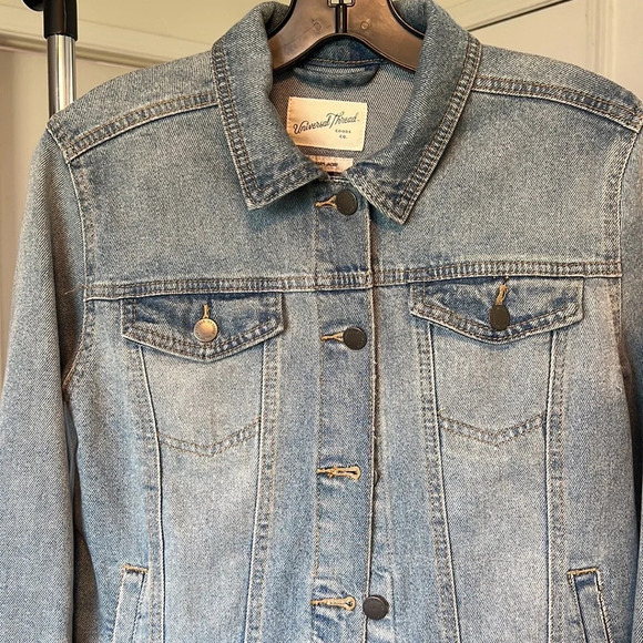 Universal Thread Freeborn Light Jean Jacket. Size Small - Picture 2 of 4